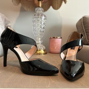 Beautiful Jones New York heels !  7.5 never worn !